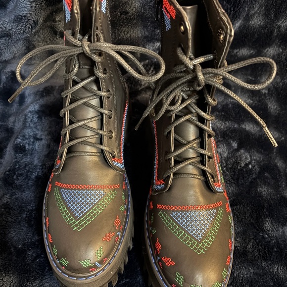 Farm Rio Black Mid Boots Heart Stitched Lace Up - Picture 12 of 16